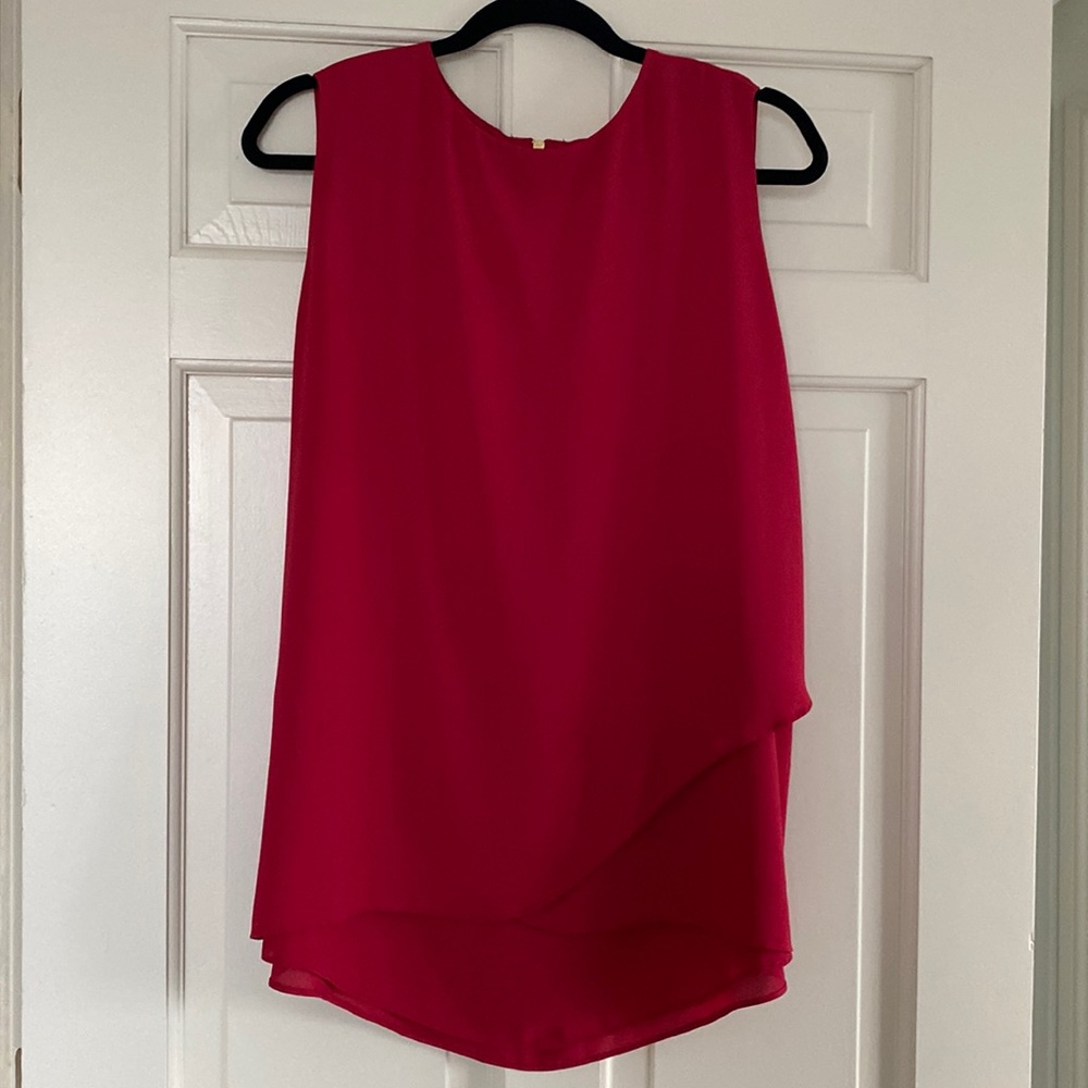 Chico’s size 2 red woven polyester tunic.